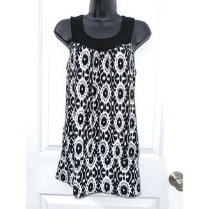 B Wear Byer California Black & White top
